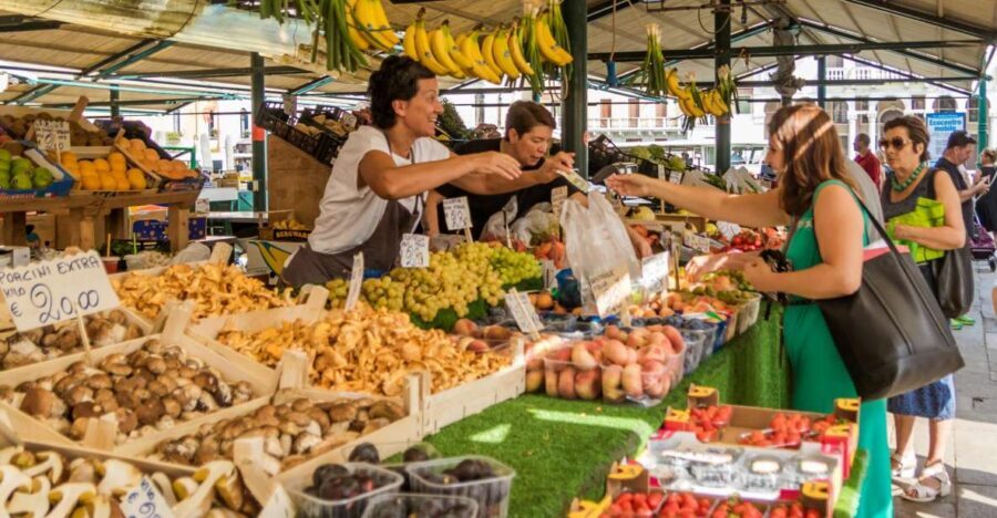 Venice: Rialto Market Food and Wine Lunchtime Tour - Wine pairings that don’t feel random