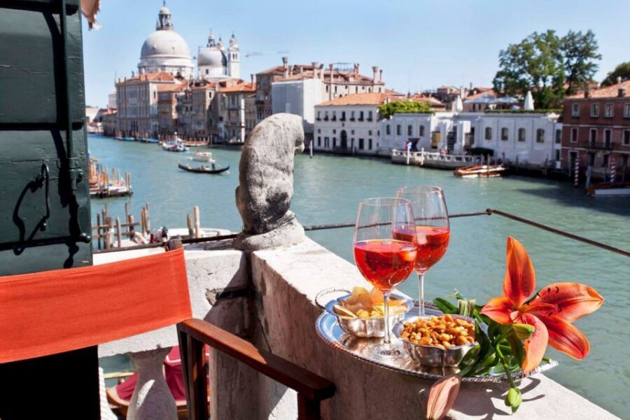Venice: Romantic Palace Dinner and Private Gondola Ride - Setting Off From Campo Santa Maria del Giglio to Palazzetto Pisani