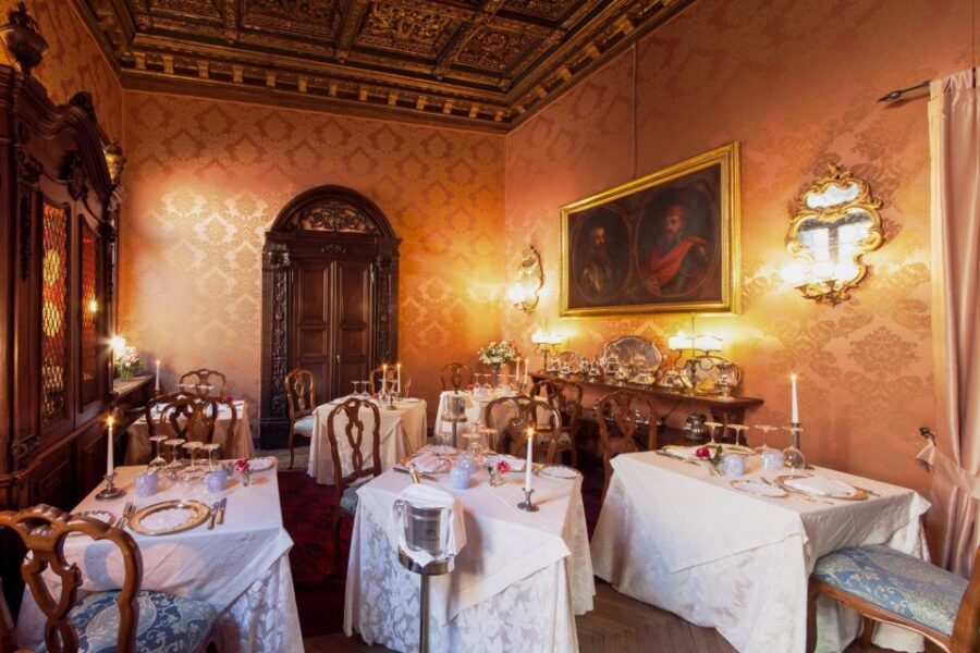 Venice: Romantic Palace Dinner and Private Gondola Ride - Practical Tips: What to Wear, Bring, and Expect Rain or Shine