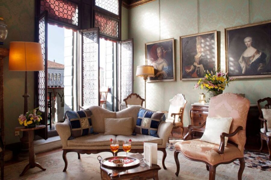 Venice: Romantic Palace Dinner and Private Gondola Ride - The 20-Minute Private Gondola Ride on Venice’s Hidden Channels
