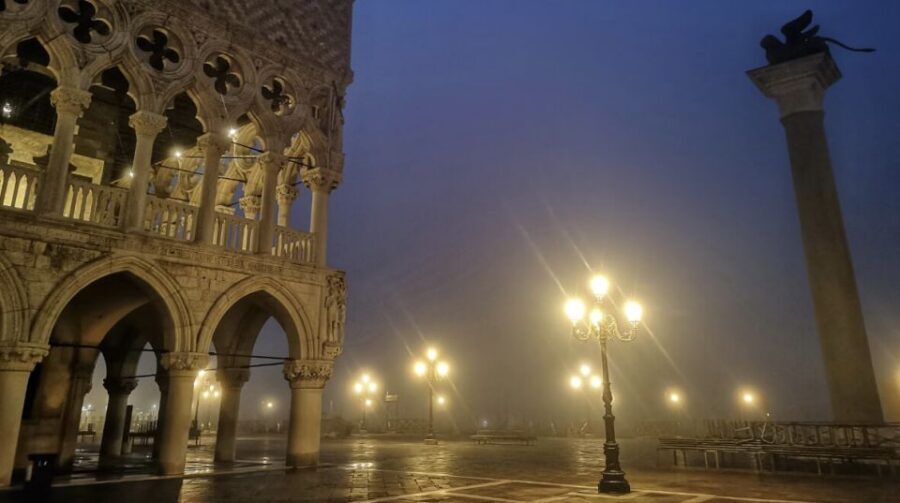Venice: Saint Mark's Basilica Private Tour at Night - The guide matters: when the details connect