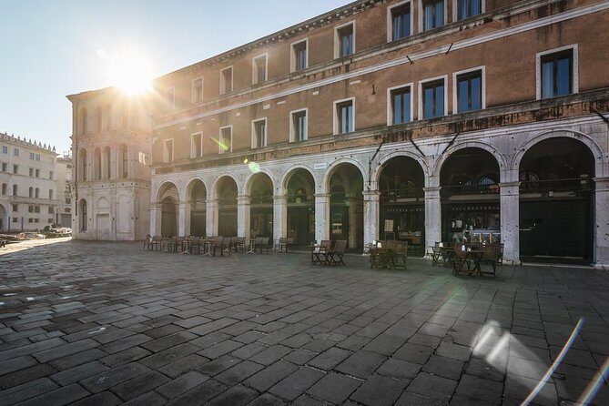 Venice: San Marco to Rialto Walking Tour & Spritz Like a Local - Gondola Gallery VR: A Smart Warm-Up (Even If You’re Not a Tech Person)