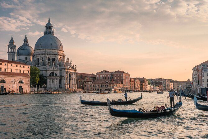 Venice Scavenger Hunt and Highlights Self Guided Audio Tour - What you learn: stories that connect buildings to city culture