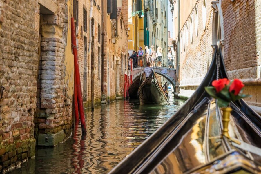 Venice: Shared Gondola Ride Across the Grand Canal - Boarding and how the shared ride works (up to 5 other people)