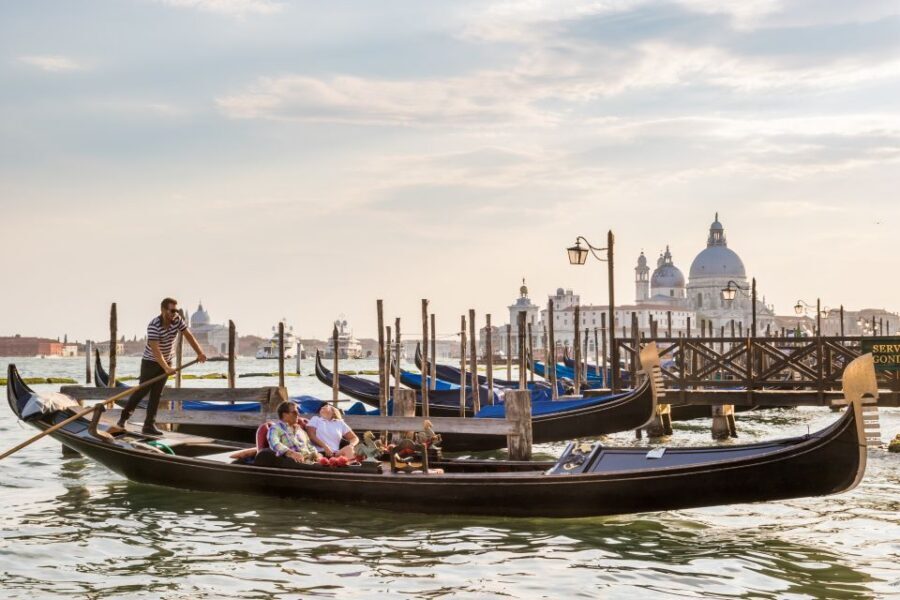 Venice: Shared Gondola Ride Across the Grand Canal - Grand Canal time: why the wider water makes the whole city click