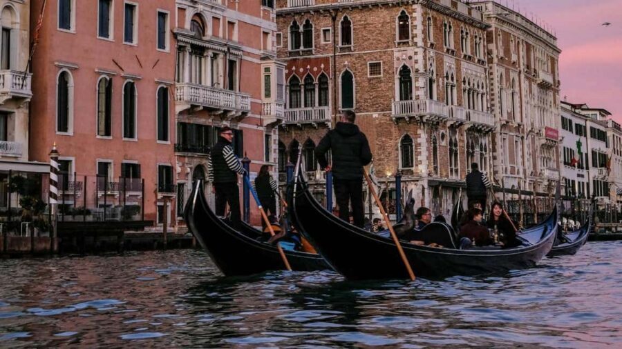 Venice: Shared Gondola Ride at Sunset - Why a shared gondola at sunset makes practical sense