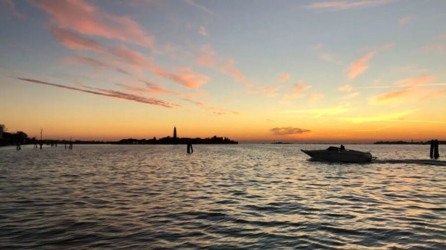 Venice: Shared Gondola Ride at Sunset - Who this sunset shared gondola is best for