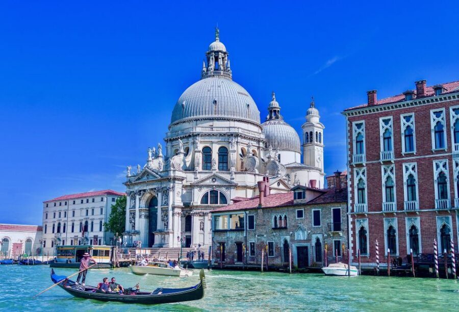 Venice: Shared Gondola Ride through the Lagoon City - Comfort and Practical Tips Before You Go