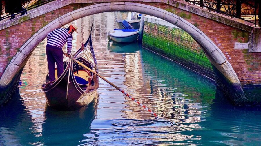 Venice: Shared Gondola Ride through the Lagoon City - How Boarding Works: Waiting Times, Seating Balance, and Small Groups