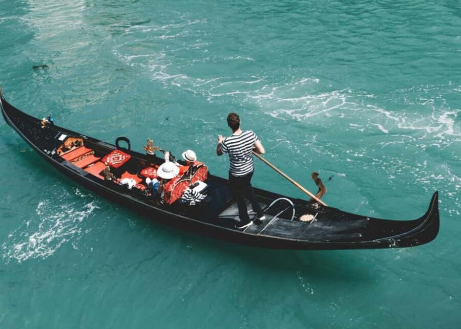 Venice: Shared Gondola Through breathtaking Bridge of Sighs - Why the Bridge of Sighs + St Mark Basin combo works so well
