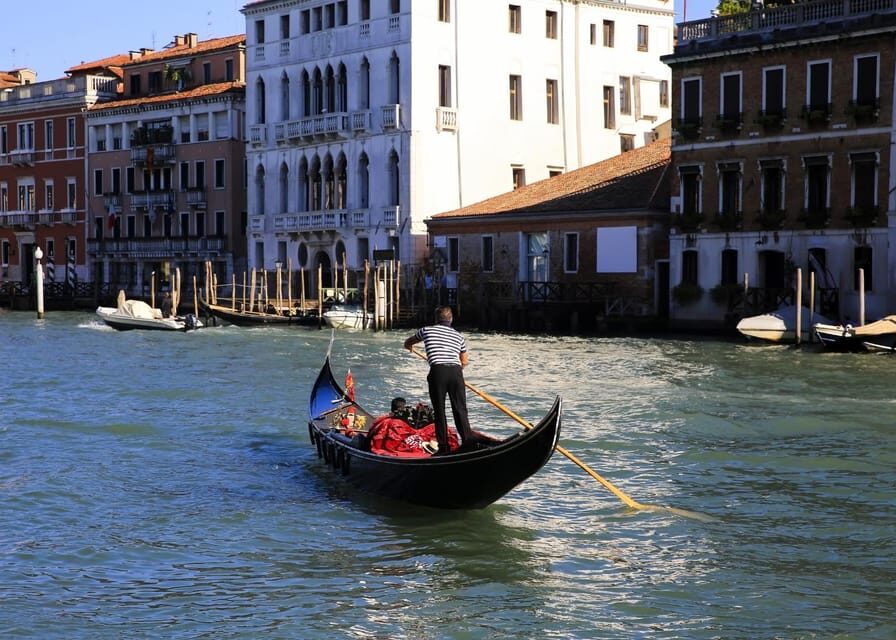 Venice: Shared Gondola Through breathtaking Bridge of Sighs - Price and value: what you’re paying for at about $39.86