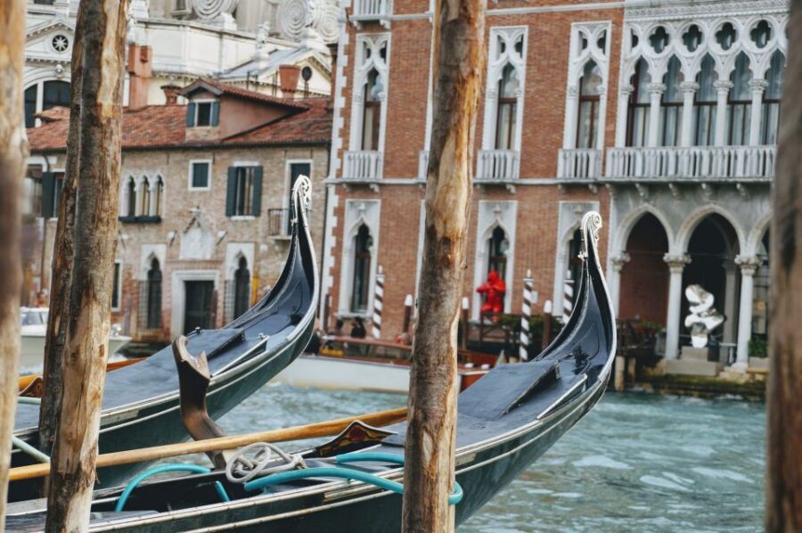 Venice: Shared Gondola Tour - Gondolier Interaction: What You Might Get (and What You Might Not)