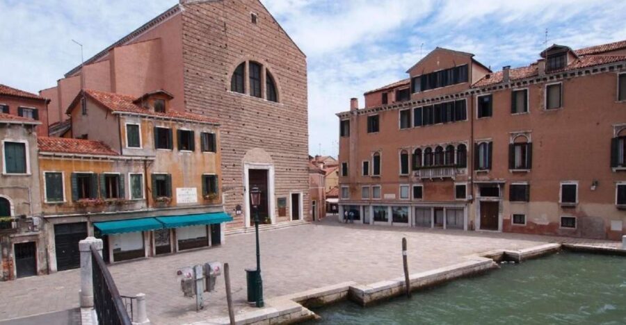 Venice: Sightseeing Tour with a Local expert - San Polo: the trade-center story you can actually visualize