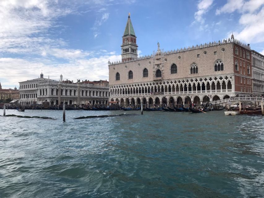 Venice: Sightseeing Tour with a Local expert - Campo San Polo: the narrow square pause that changes the tempo