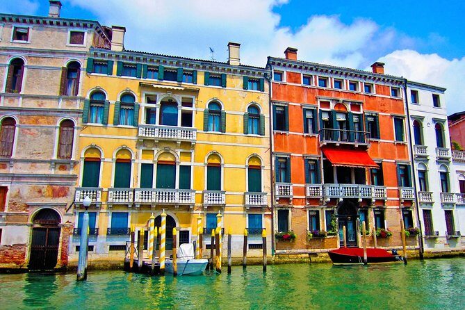 Venice Sightseeing Walking Tour for Kids and Families - Following your guide through Venice: a route built around “wow” moments