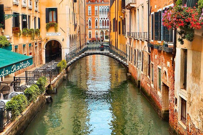 Venice Sightseeing Walking Tour with a Local Expert - Campiello dei Squelini: your launch pad in Dorsoduro