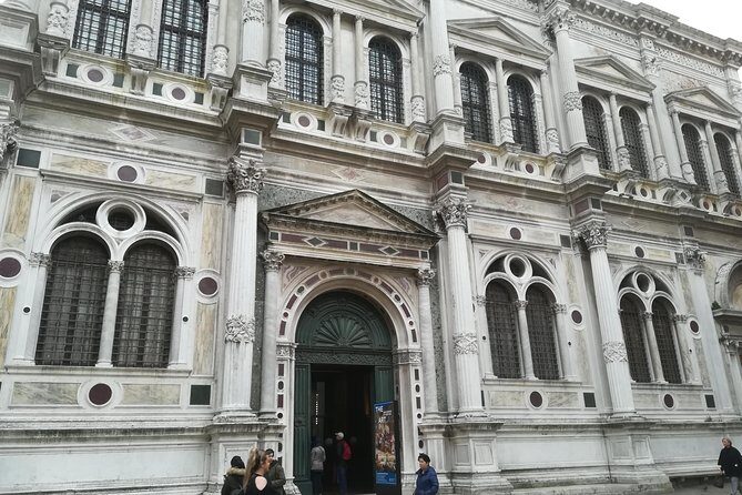 Venice Sightseeing Walking Tour with a Local Expert - Rialto Bridge views and the Gran Canal perspective you’ll remember