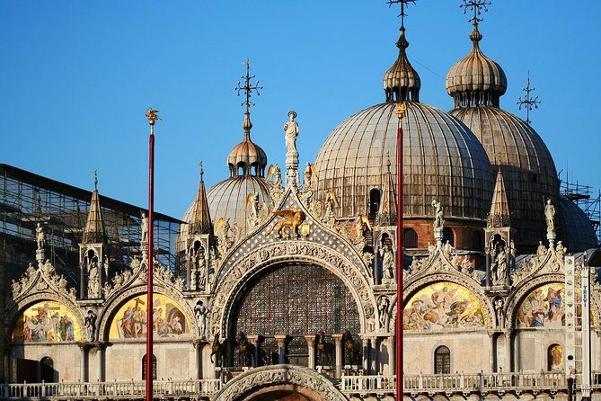 Venice Skip the line of San Mark Basilica and Doge's Palace Tour - Basilica di San Marco in 30 minutes: Italo-Byzantine and Gothic in one view