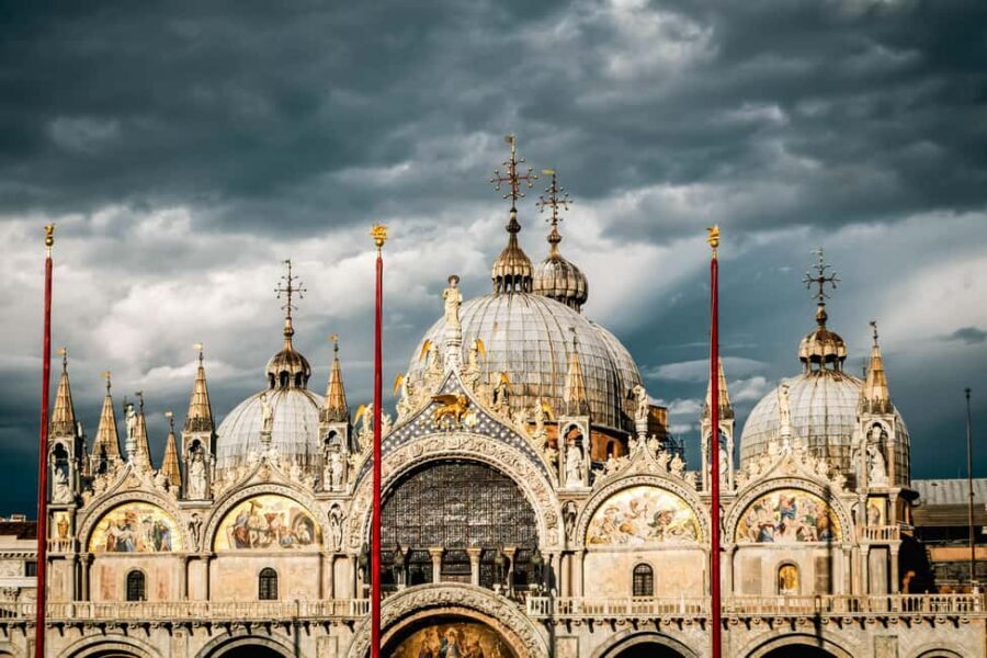 Venice: Skip-the-line St. Mark's Basilica Entry & Audioguide - Your self-guided basilica route through Porta San Pietro