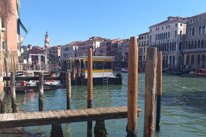 Venice Small Group Walking Tour of Most-Famous Sites &Attractions - Campo San Polo: the quieter Venice breath before you scatter