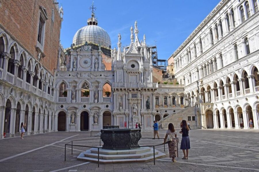 Venice: St. Mark's Basilica, Doge's Palace and Glass Factory - From the Blue Clock Tower to two Venice icons