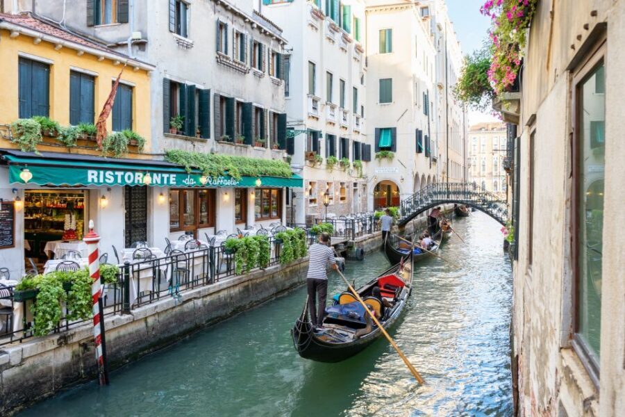 Venice: St Mark's Basilica & Gondola in the afternoon - St Mark’s Basilica: mosaics and marble inlay with a live guide