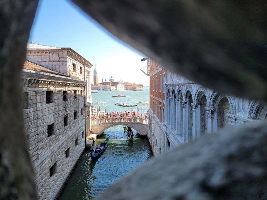 Venice: St Mark's, Doge's Palace, Murano & Burano Day Tour - Lunch break in Venice: plan for fast and flexible