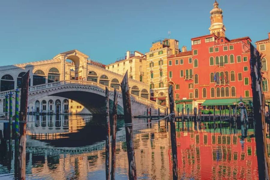 Venice: St. Mark's, Doges Palace, Rialto, and Gondola Tour - Meeting at Piazza San Marco: Where to Stand and What to Wear