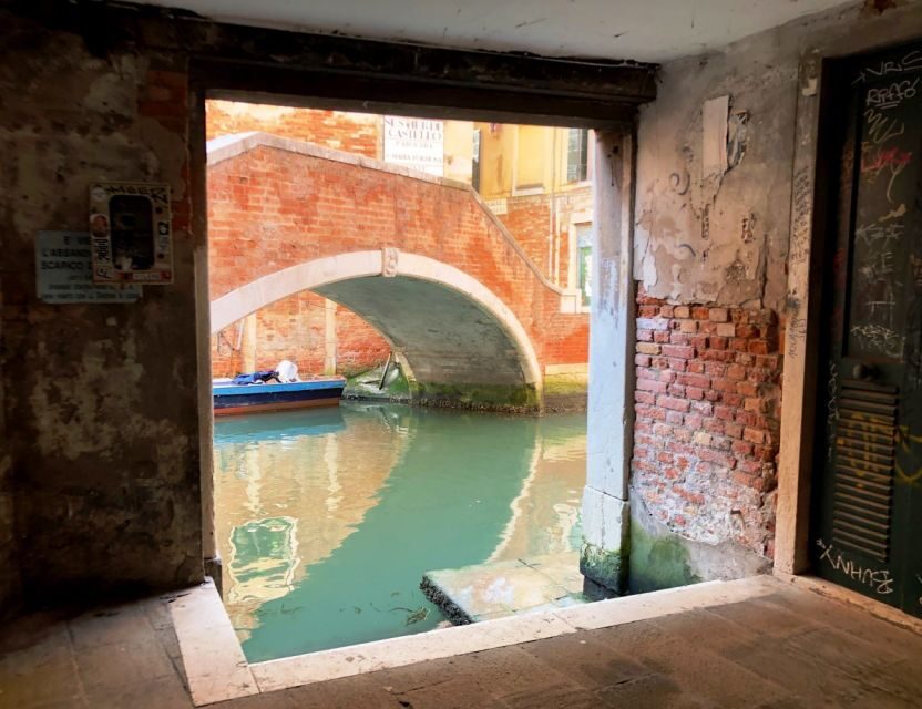 Venice: St. Mark's, Walking Tour and Gondola Combo - Gondola Time on Smaller Canals (and the Basilica della Salute View)