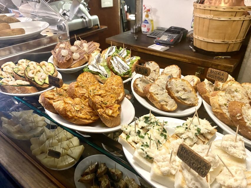 Venice: Street Food Tour with a Local Guide and Tastings - Cicchetti in bàcari: Venetian tapas, explained properly
