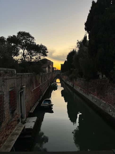 Venice: Sunrise Walking Tour with Espresso - Grand Canal photo stop: seeing Venice’s “moving mirror”