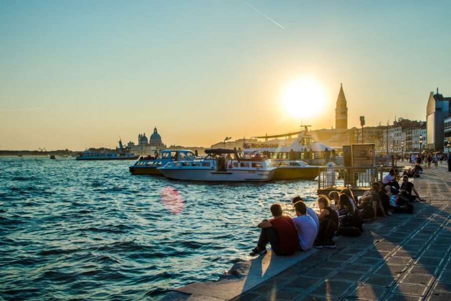 Venice: Sunset Cruise by Typical Venetian Boat - Prosecco Time Between Giudecca and San Giorgio Maggiore