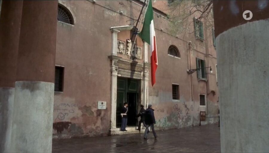 Venice: The Footsteps of Commissario Brunetti Walking Tour - Ghetto and Cannaregio: getting off the main route without feeling lost