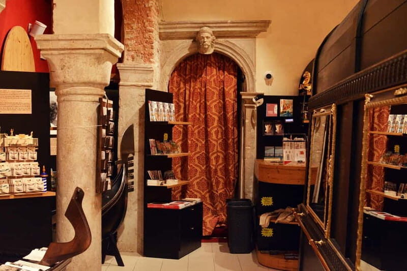 Venice: The Gondola Gallery 3D Experience - Gondola Yard Gallery: the sectioned gondola and what you’re really seeing