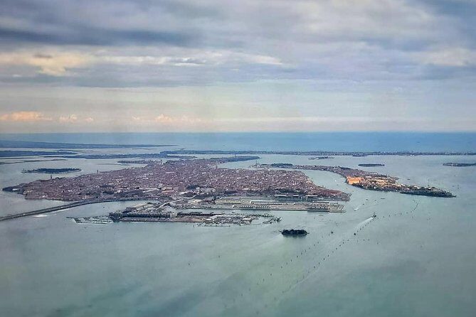 Venice Through a Local’s Eyes: Private Water Taxi & Walking Tour - The wine and cicchetti break: where the tour becomes Venetian