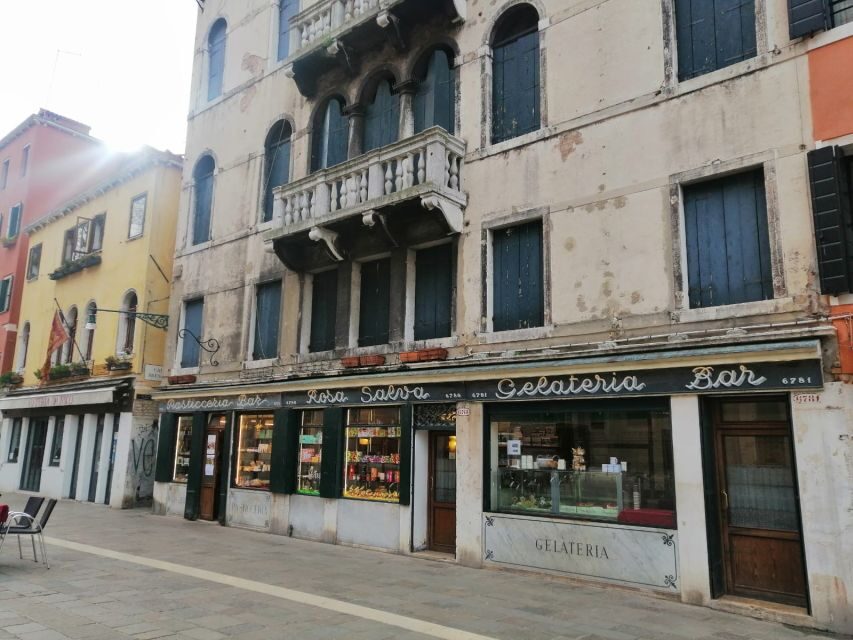Venice: Traditional Cafés and Pastry Shops Walking Tour - Meeting in front of a church: the start matters
