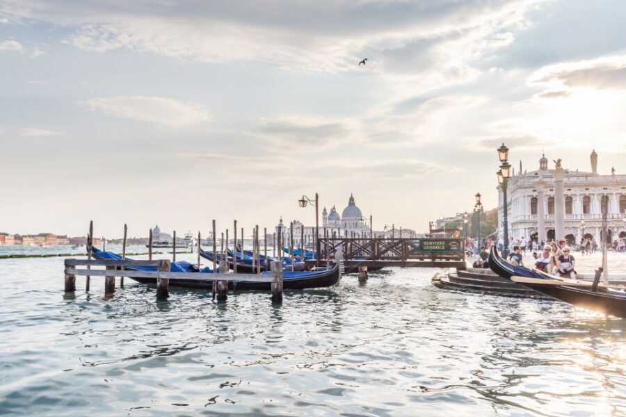 Venice: Traditional Shared Gondola Ride - Key gondola ride takeaways (what really matters)