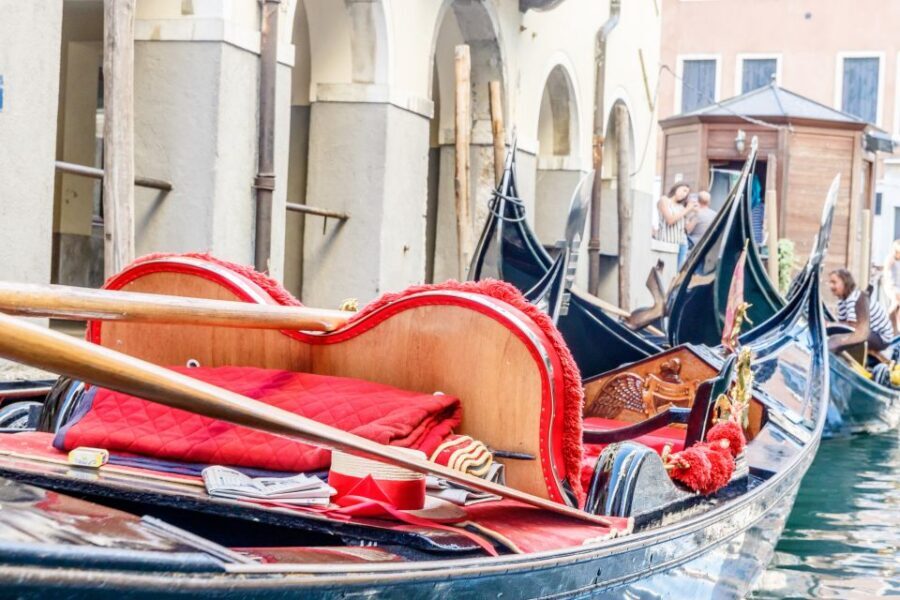 Venice: Traditional Shared Gondola Ride - Should you book this traditional shared gondola ride?