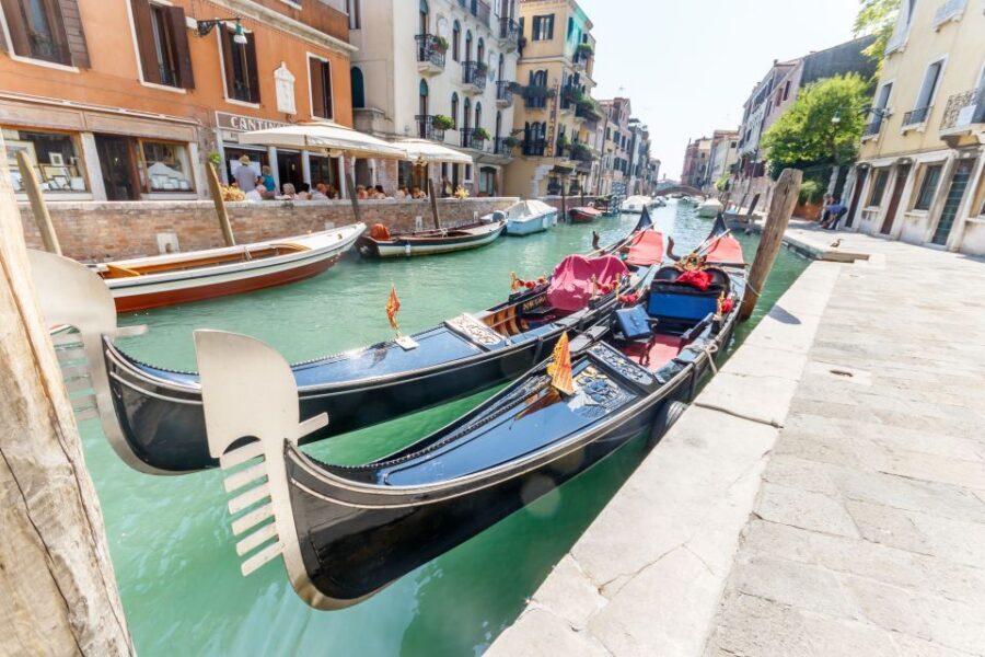 Venice: Traditional Shared Gondola Ride - A Venice gondola that makes sense for time and money