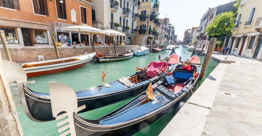 Venice: Traditional Shared Gondola Ride - Bridge-of-Sighs moments and photo stops that aren’t just luck
