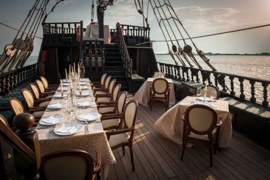 Venice: Venetian Lagoon Tour and Galleon Dinner - Weather, seasons, and motion comfort on the lagoon
