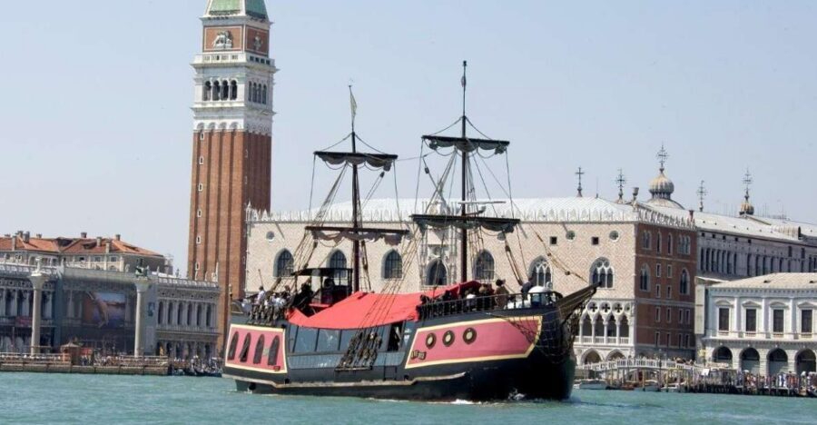 Venice: Venetian Lagoon Tour and Galleon Dinner - Who should book this lagoon cruise dinner (and who might not)