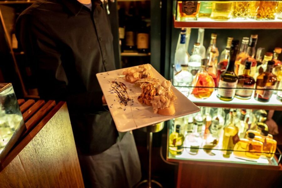 Venice: Venetian Style Carnival Pub Crawl - Weather, Group Size, and Comfort: The Stuff That Can Make or Break It