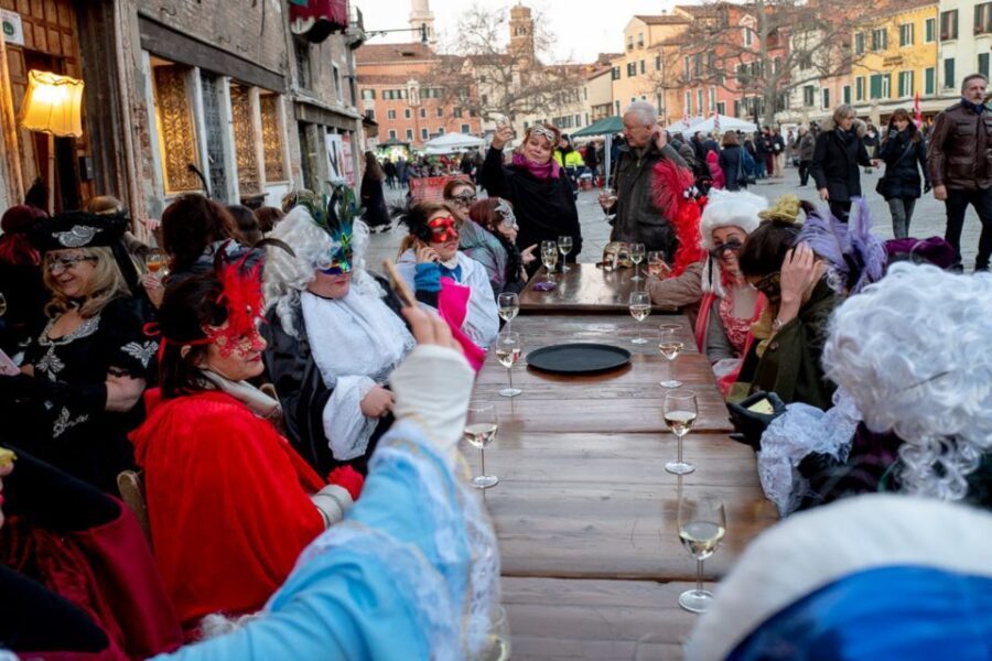 Venice: Venetian Style Carnival Pub Crawl - From Ca’ Rezzonico to Rialto: The 2-Hour Shape of the Night
