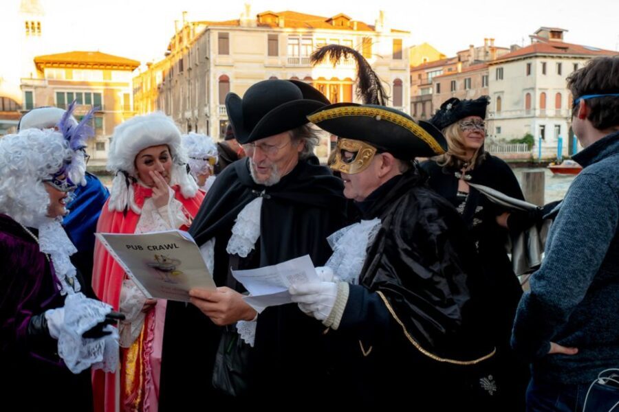 Venice: Venetian Style Carnival Pub Crawl - Final Bacari Stop: Spritz Time Near the Real Party