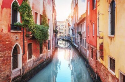 Venice Walking Tour and Gondola Ride - Starting at Venezia Santa Lucia: Easy to Find, Easy to Misread