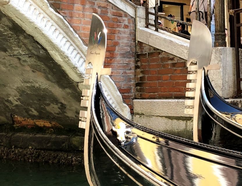 Venice Walking Tour and Gondola Ride Combo - Heading toward the Basilica della Salute look—where the walk sets up the water view