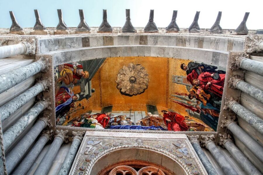 Venice: Walking tour, Doge Palace, & St. Mark's Basilica - Meeting Point and How the Day Usually Starts