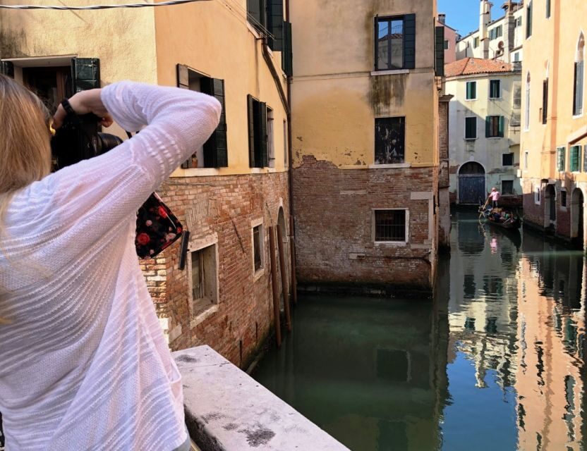 Venice Walking Tour from St. Mark's to Rialto Bridge - Rialto Bridge and the Mercerie connection