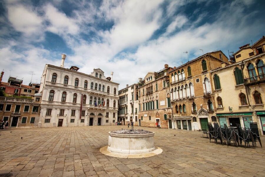 Venice: Walking Tour & Gondola Ride - Key things you’ll notice on this Venice combo tour